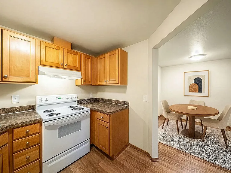 Cheney Heights Apartments — Photo 4