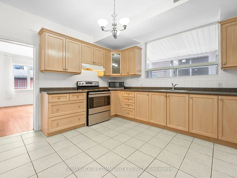 151 Dovercourt Rd #1 — Photo 3