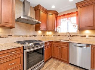 22522 Mentone Ave, Springfield Gardens, NY 11413