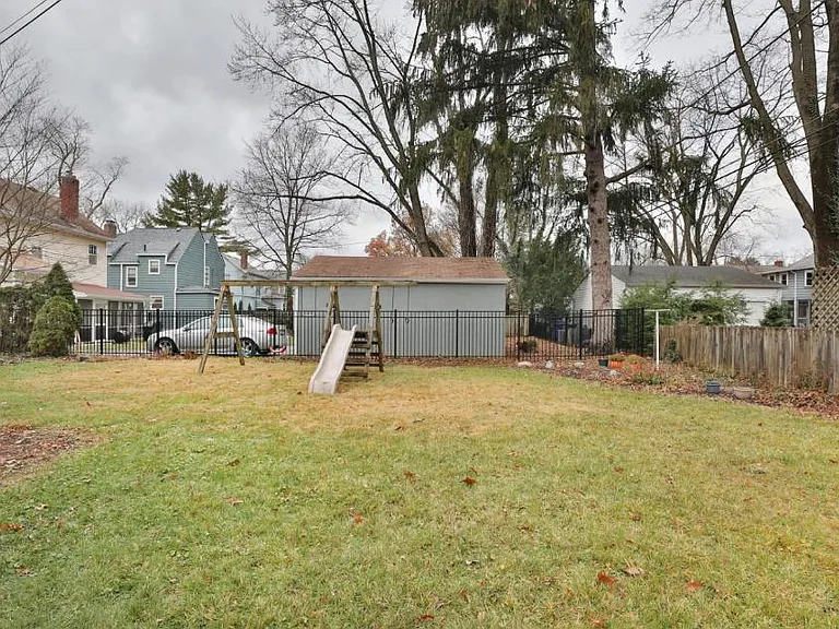 480 Brevoort Rd — Photo 29