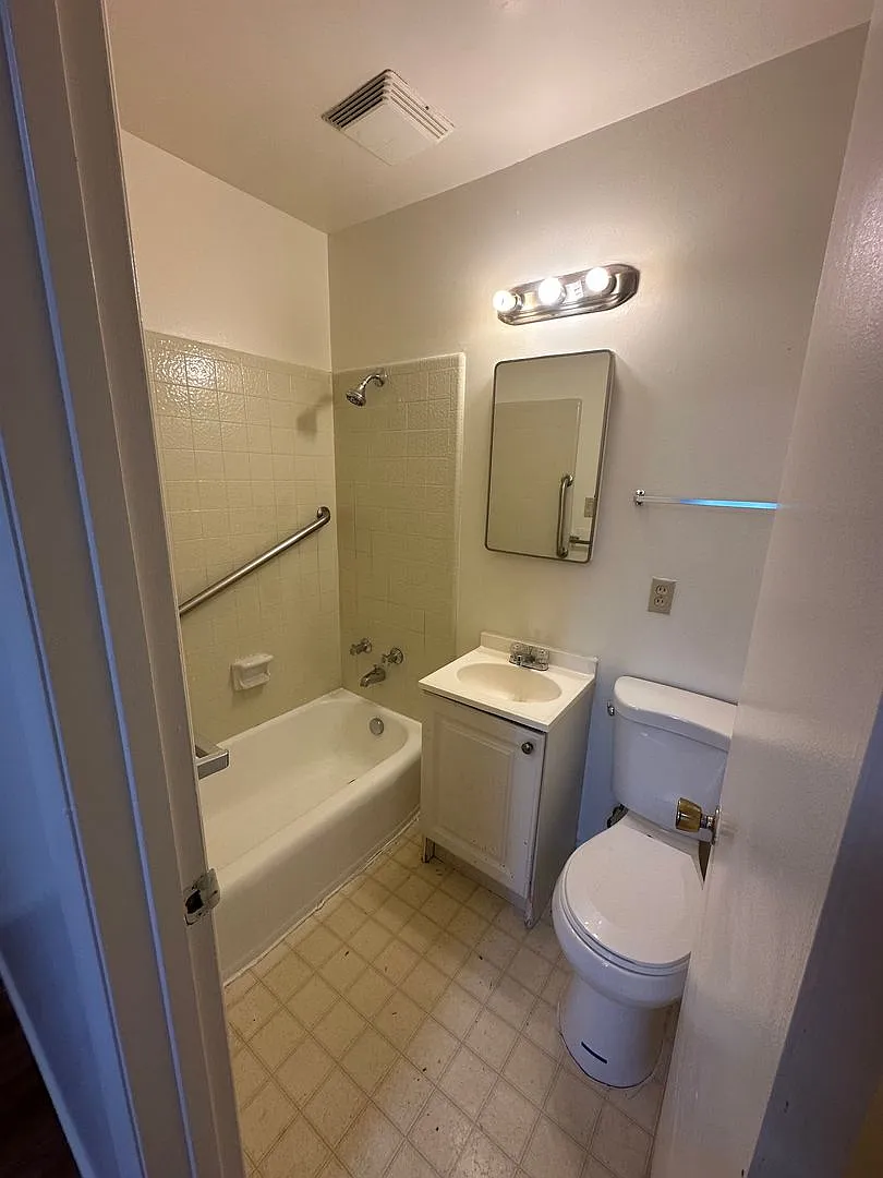 Mill St Manor — Photo 4