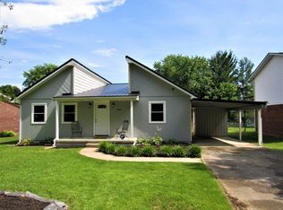 2613 Henderson Ave, Hurricane, WV 25526