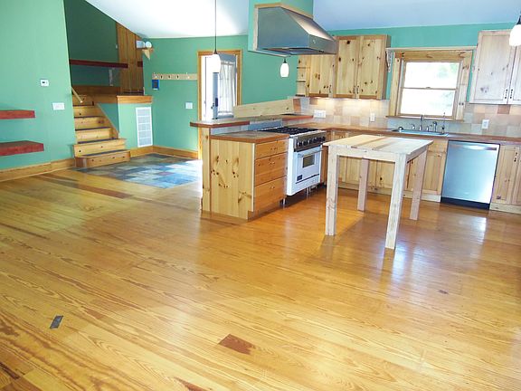 3rd image of 29 Longfellow Dr