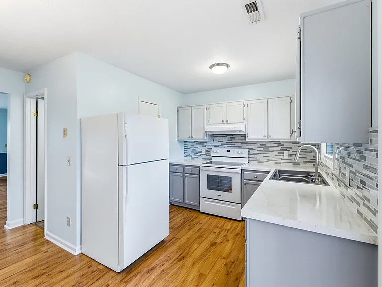 830 Vine St — Photo 2