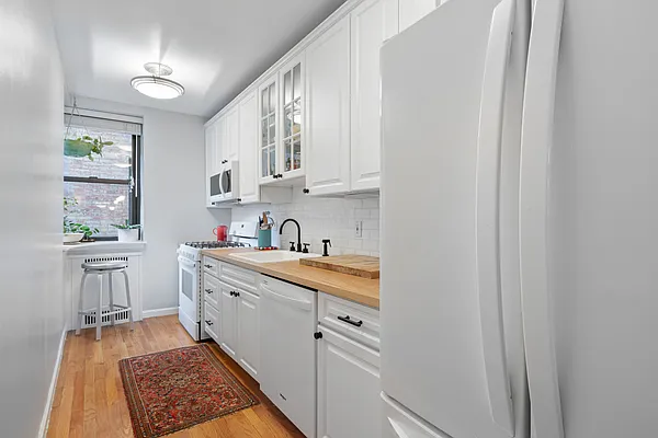 Sold by Douglas Elliman | media 4