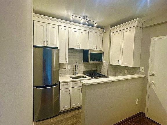 5th image of 1 Scott Cir #712