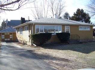 406 W Hall St, Sandwich, IL 60548