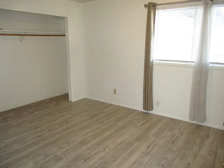 1885-1887 Medart Ln #1889 — Photo 4