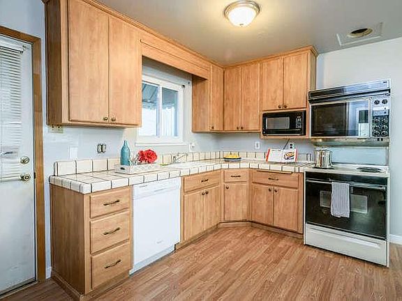 3rd image of 44 Randolph Ave
