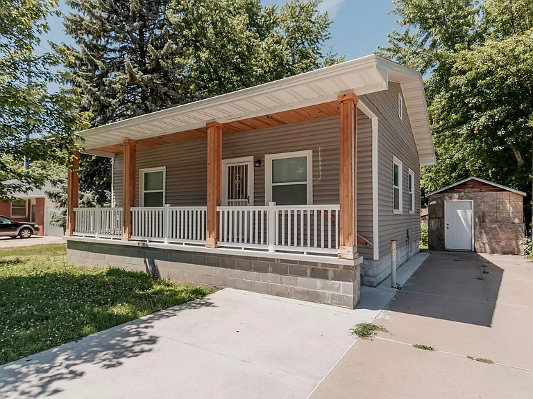 5620 Adams St — Photo 1