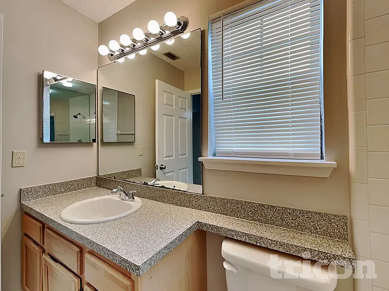 8129 Mactavish Way W — Photo 8