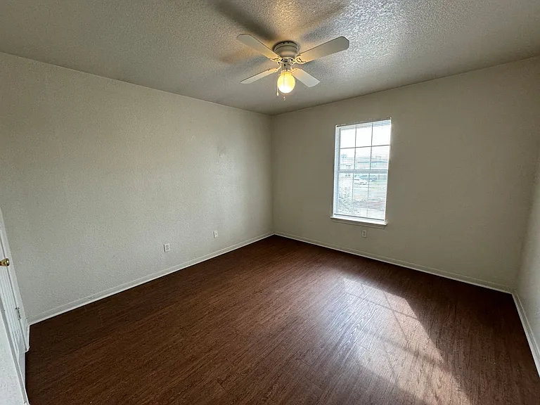 3301 Barcelona Dr — Photo 11