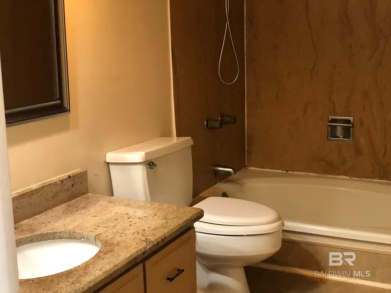 1009 Seacliff Dr N — Photo 10