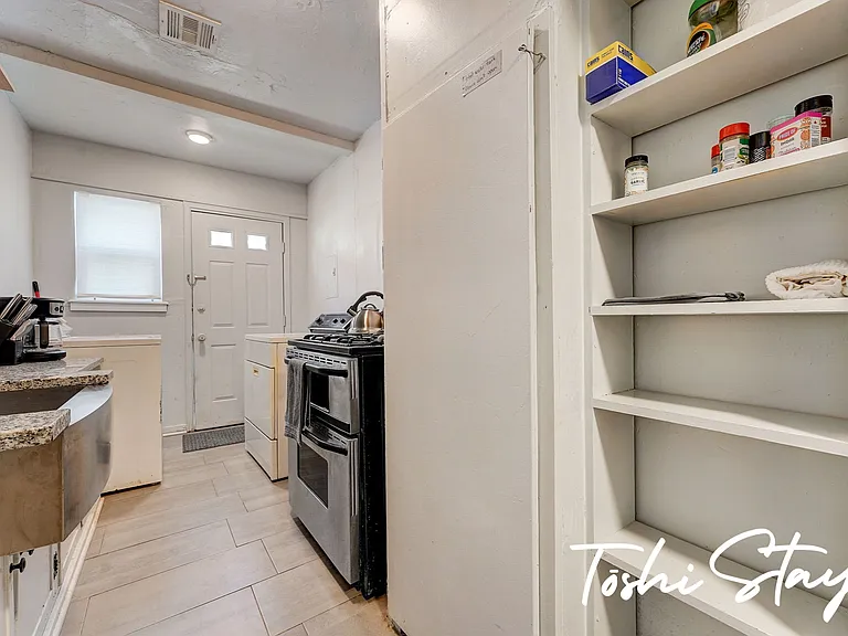 120 NW 31st St #B — Photo 8