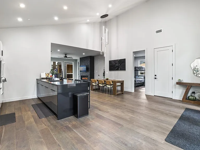 2612 Elwood Ave — Photo 19
