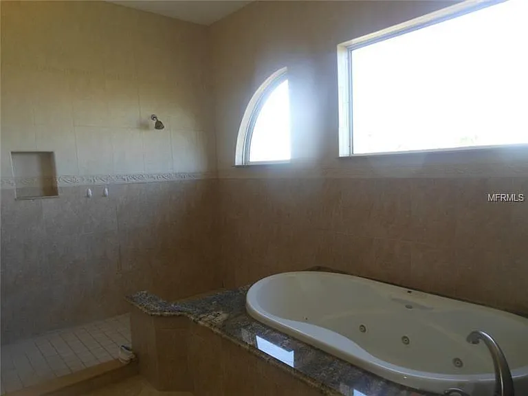 Master Bath Jetted GardenTub