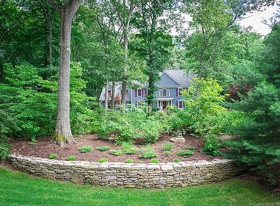 Beautiful landscaping; privacy