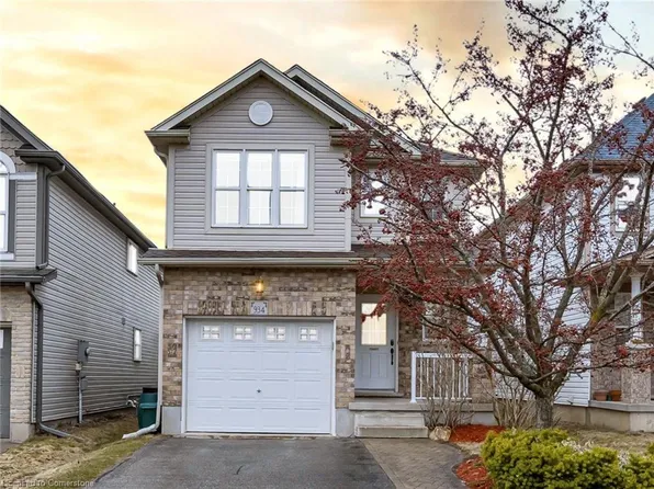 934 Creekside Dr, Waterloo, ON N2V 2W6