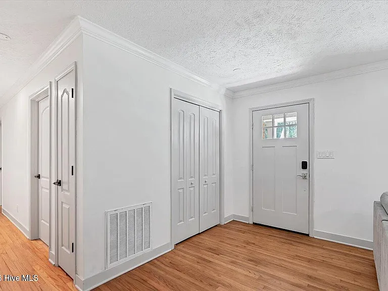 109 Grampian Way — Photo 8
