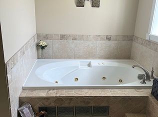 1001 Seascape Ln, Lawrenceburg, KY 40342