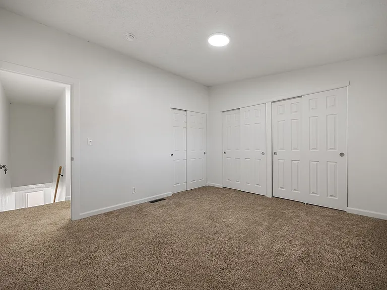 1345 N Devon Ave — Photo 17