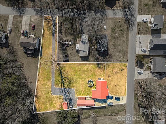 2nd image of 2410 Juniper Dr