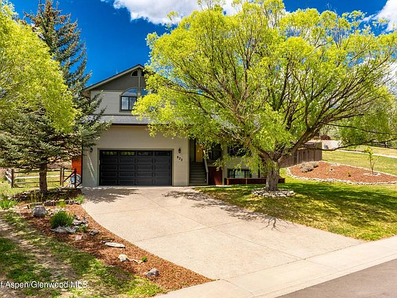 4th image of 823 Mountain View Dr