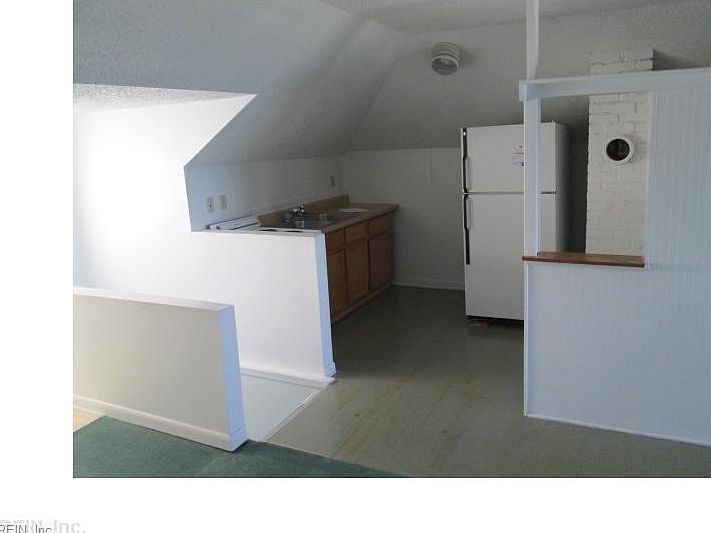 2nd image of 3018 E Ocean View Ave #B