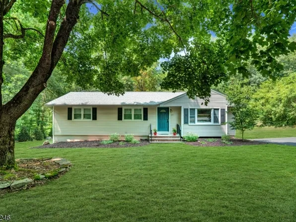 31 Fieldstone Dr, Ringwood Boro, NJ 07456