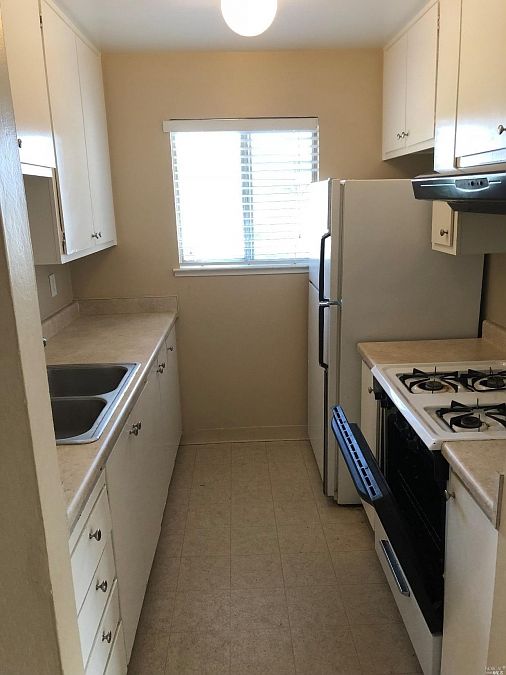 2nd image of 1950 Duxburry Ln APT 4