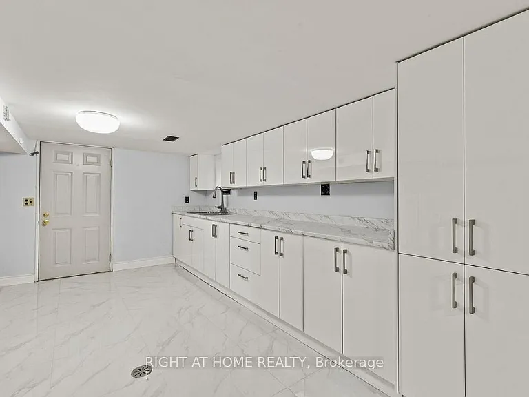 30 Webber Ave #LOWER — Photo 2