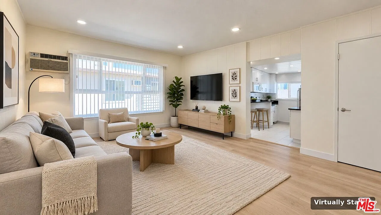 2 bed, 1.0 bath, 850 sqft, $2,799 — Photo 2