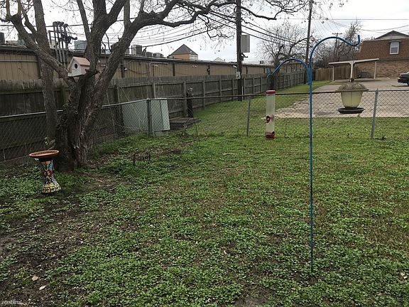 4th image of 1920 Briar Oaks Dr
