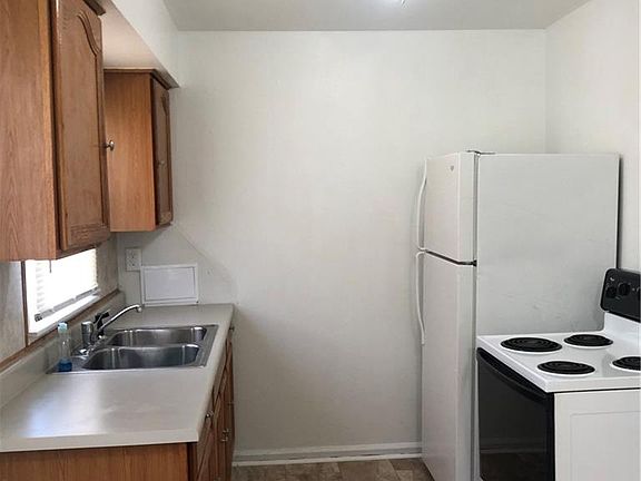 3rd image of 3107 W Riverview Ave
