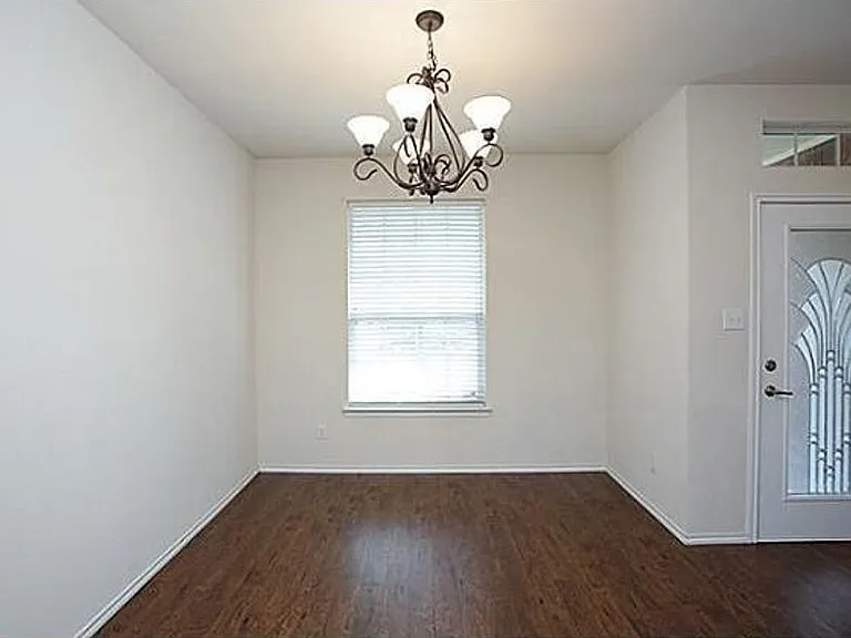 1407 Hazelwood Dr — Photo 9