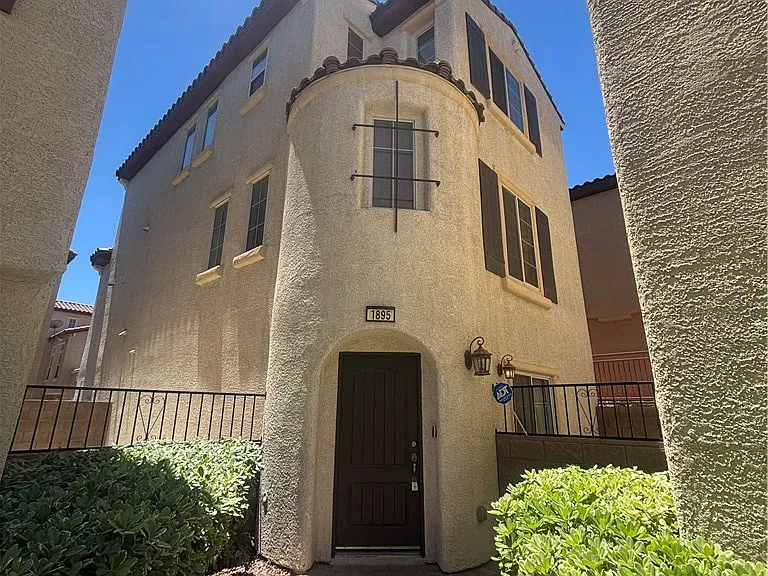 1895 Ardilea St — Photo 2