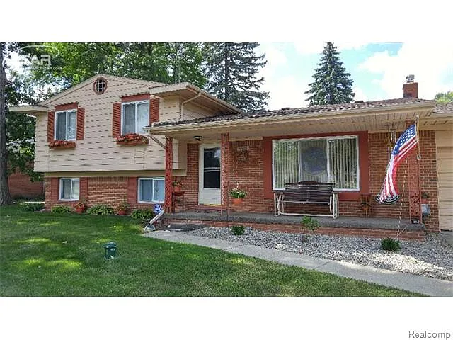 4404 Saint Martins Dr photo 1