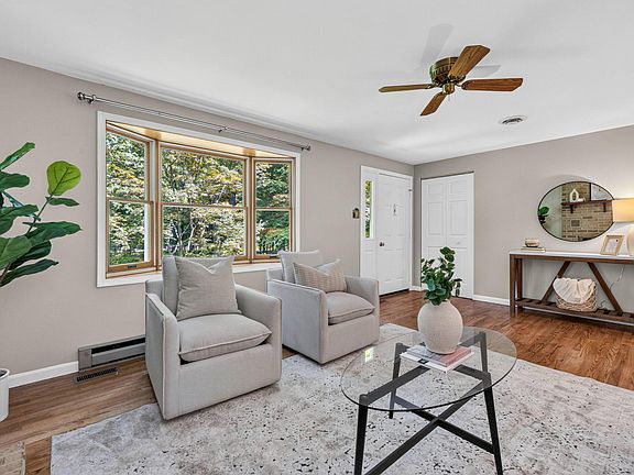 5th image of 10820 Gambrill Park Rd