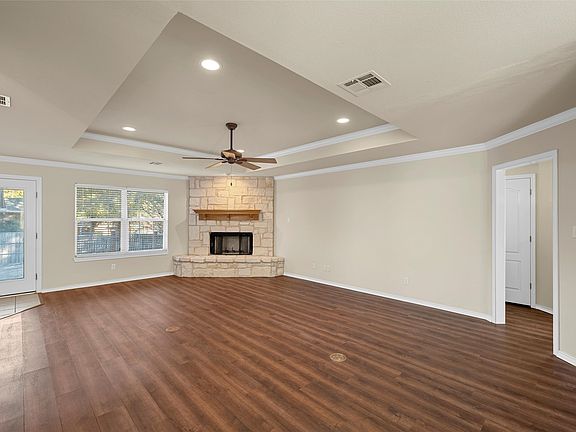 3rd image of 306 Baker Ln
