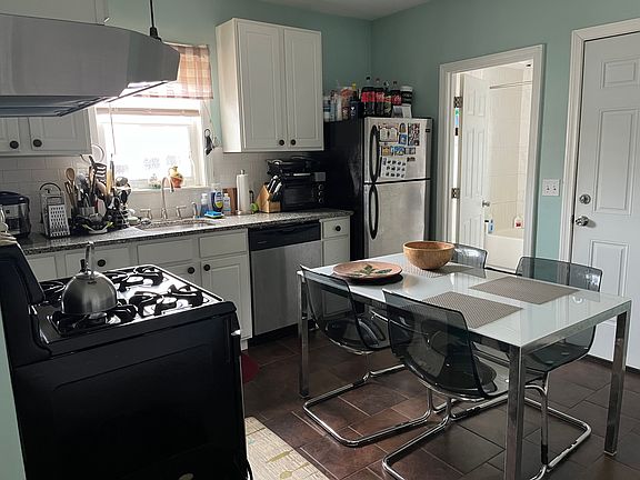 4th image of 622 Eastern Ave Floor 2