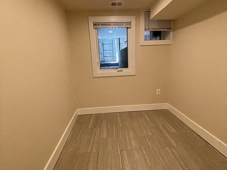 1022 4th St NE #BASEMENT — Photo 10