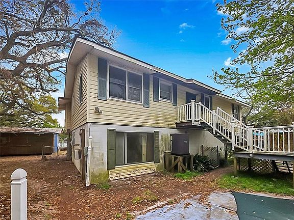 3rd image of 124 Andrea Dr