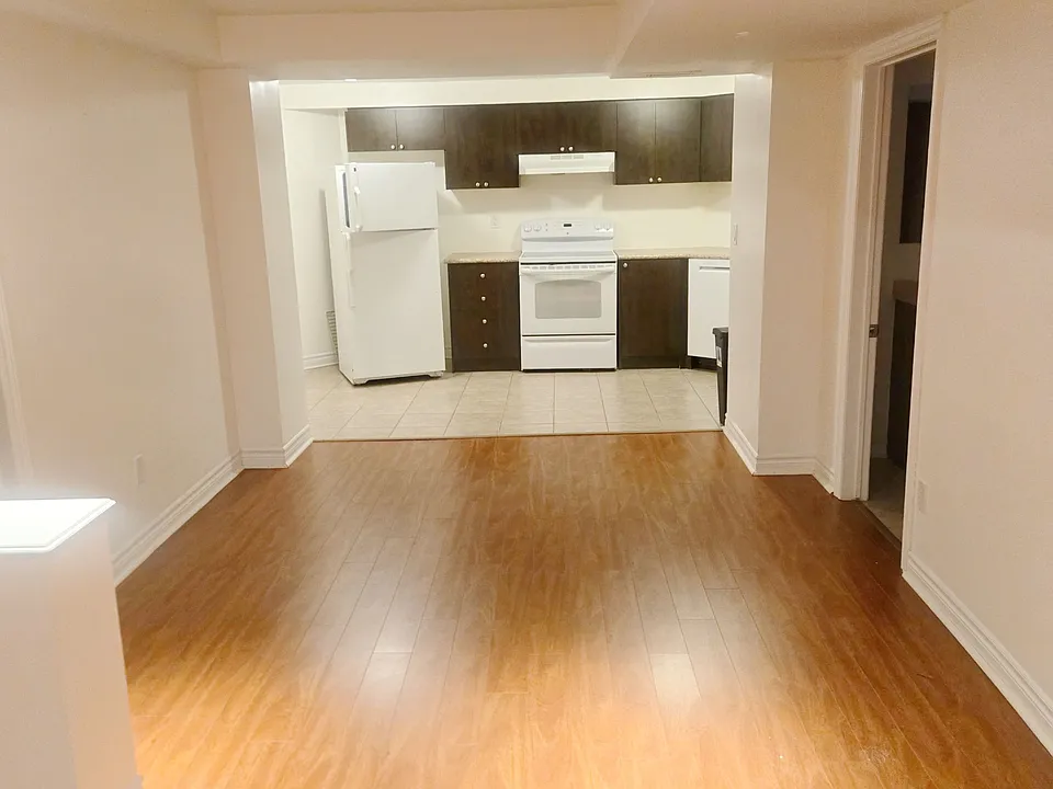 4594 Bismark Cres