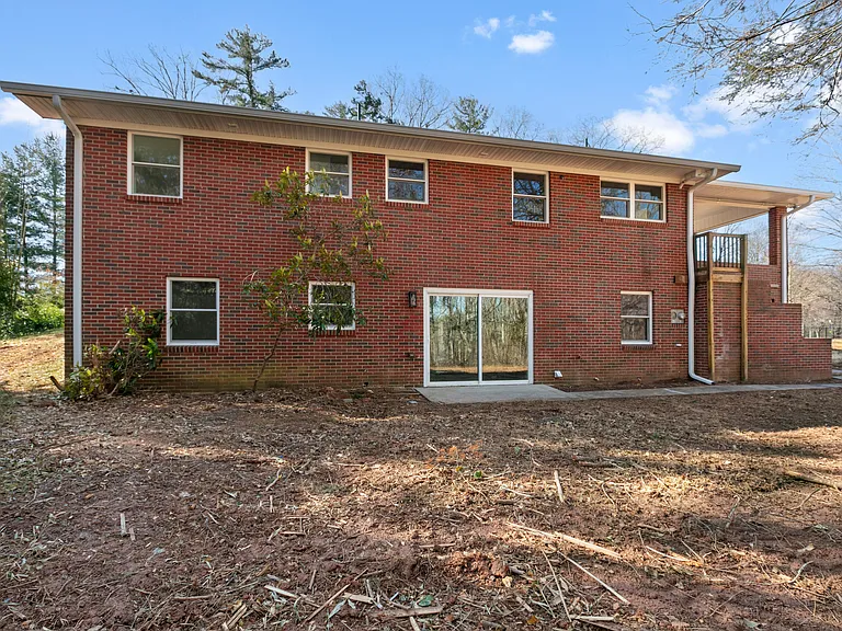 58 W Oakview Rd — Photo 6