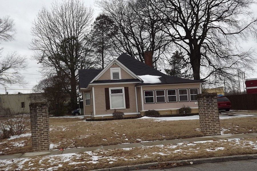 1st image of 877 S Willett St