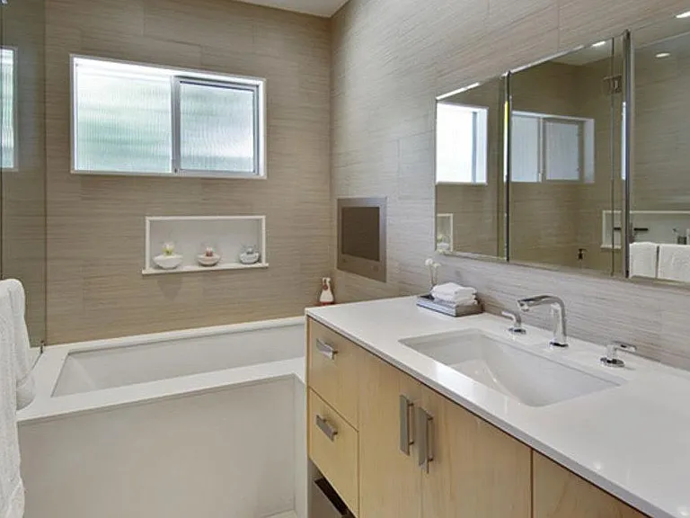 9512 Duxbury Ln — Photo 3
