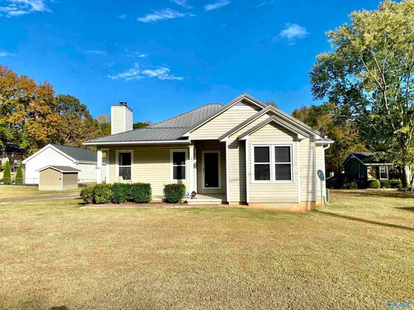 303 Old Big Cove Rd, Brownsboro, AL 35741