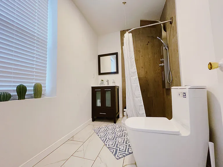 1725 Bainbridge St #2R — Photo 10