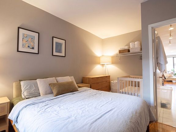 5th image of 1049 Lexington Ave #3