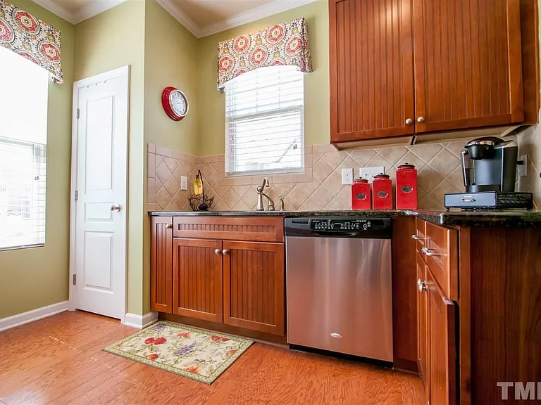 101 Suffolk Green Ln #101 — Photo 12
